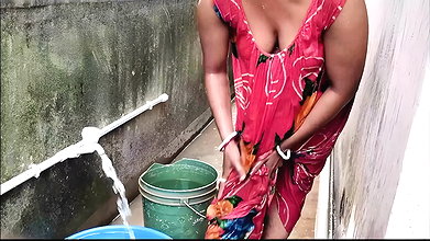 wife ko chuda jab vo bahar balkani me nha rhi rhi, hindi HD porn video sex