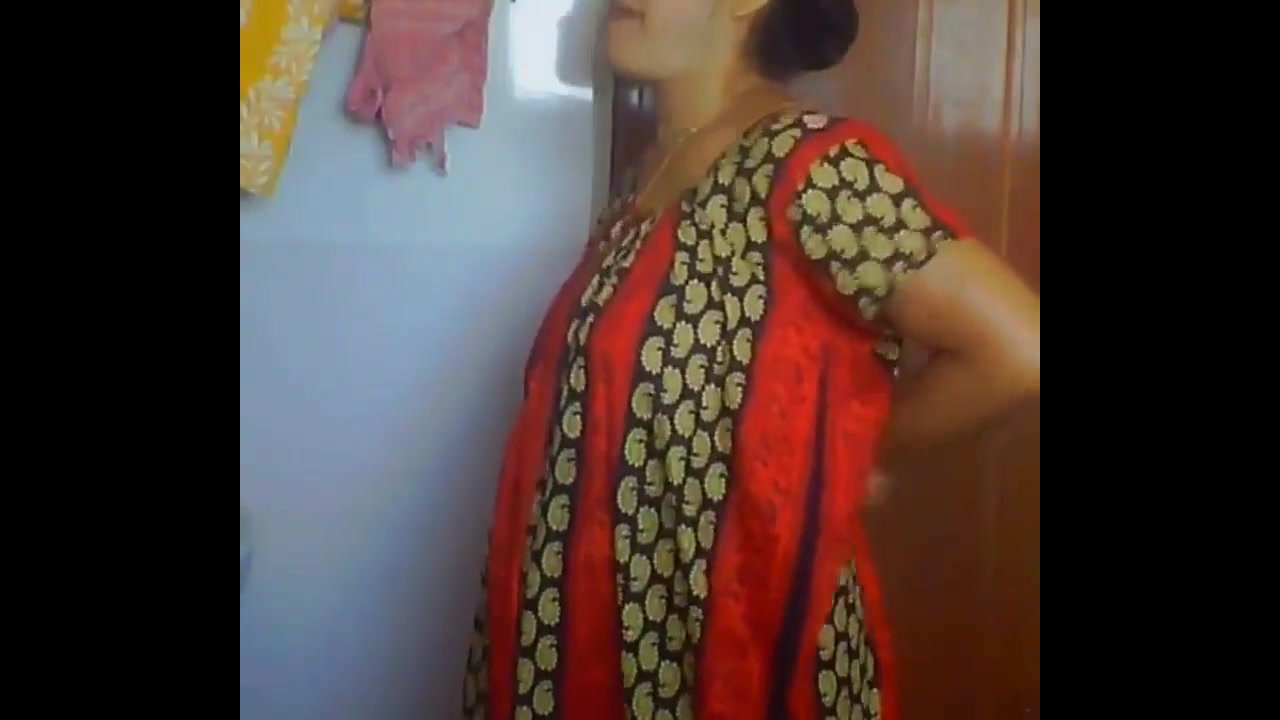 nighty kholte hue chuche dikhi
