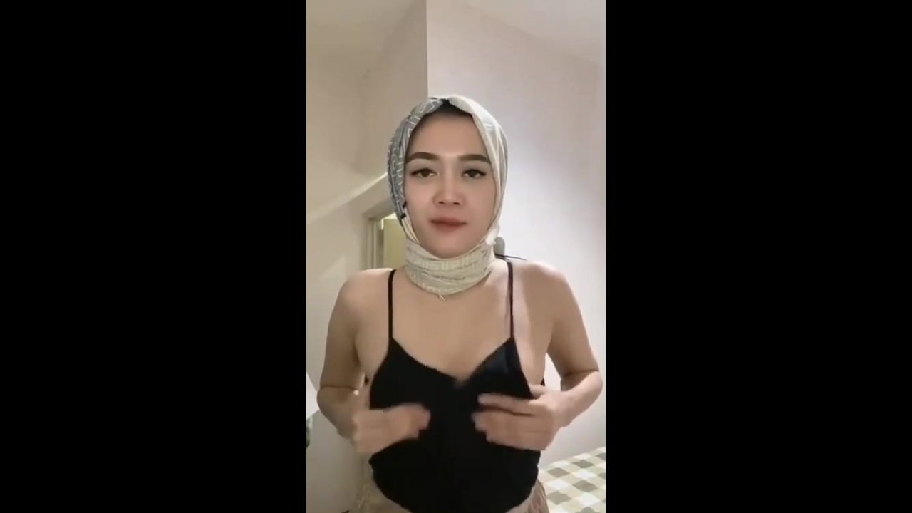 Horny Indonesian hijab girl Showing Boobs