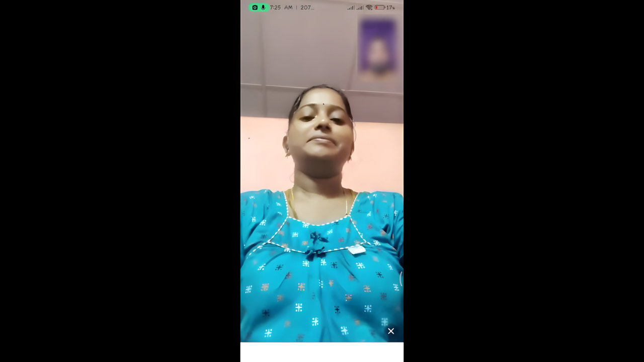 chubby dusky bhabhi boob dikhayi