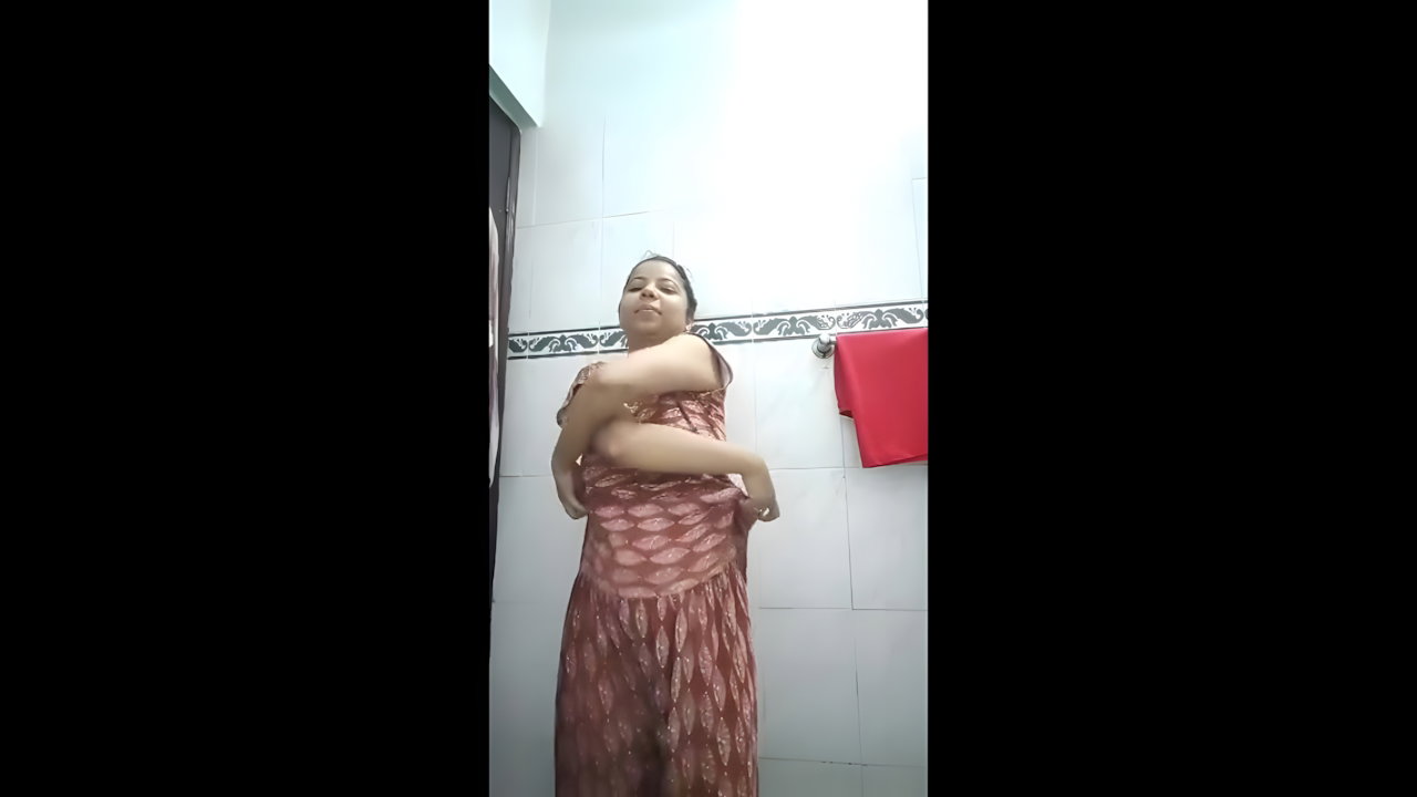 horny fingering Indian girl nude viral bathroom