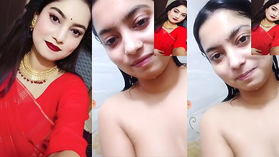 Beautiful Girl Nude Bathing Showing For Boyfriend