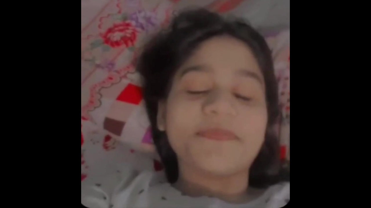 Bangladeshi sex chat girl showing her boobs