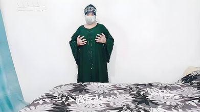 Arab Niqab Chubby Showing Big Tits and Pussy