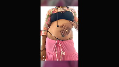 desi aunty ne gaand or boobs dikhaye