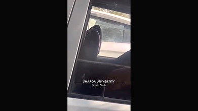 Noida University girl outdoor sex in car