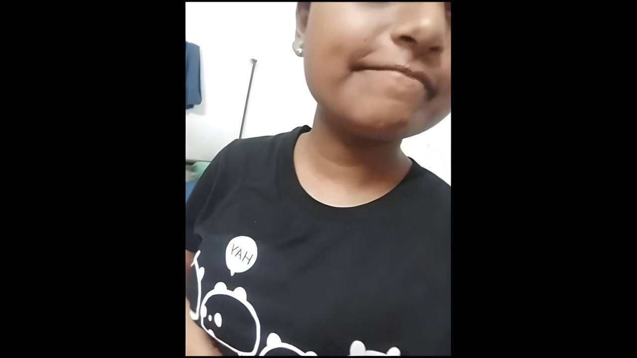 Tamil girl sex teasing plump boobs exposed