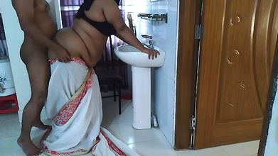 Indian college mam in saree getting ready to go to office, hot student sees madam’s sexy body and fucks hard – Huge cum