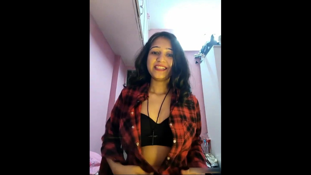 gorgeous desi fingering girl spreading pussy