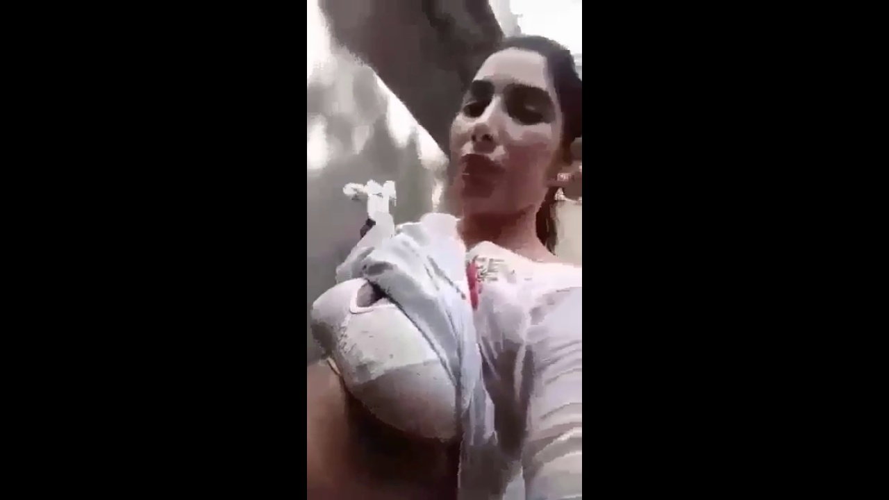 mature desi lady outdoor sex feel fingering