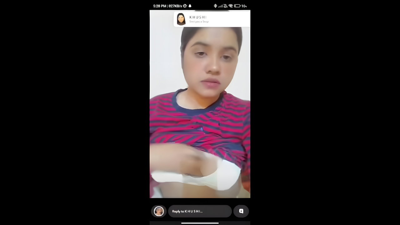 cute girlfriend boobs show on Snapchat app