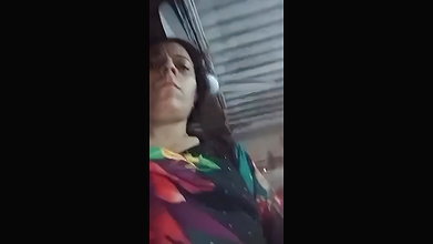 Pakistani sex aunty showing huge melons and pussy