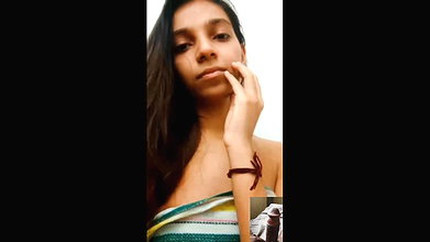 slim desi girl nude boobs and hairy pussy show
