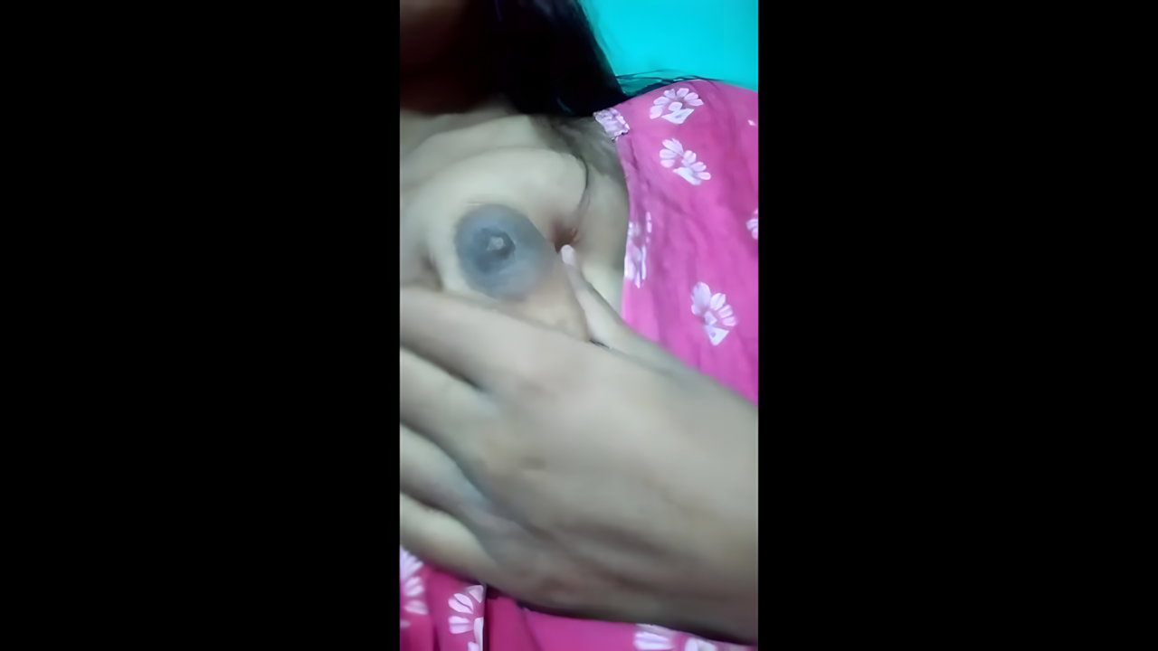 girlfriend boobs show and pressing viral selfie