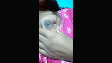 girlfriend boobs show and pressing viral selfie