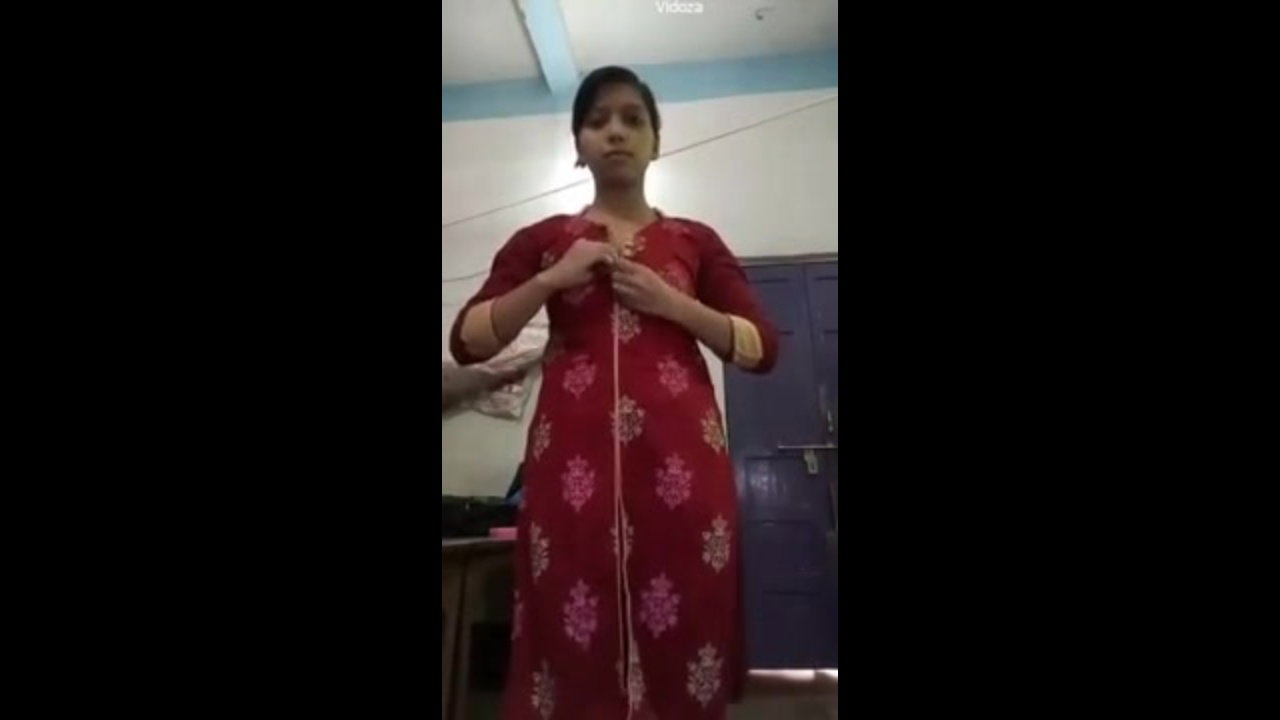 Desi girl striptease