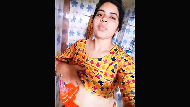 unsatisfied Dehati bhabhi viral showing big boobs
