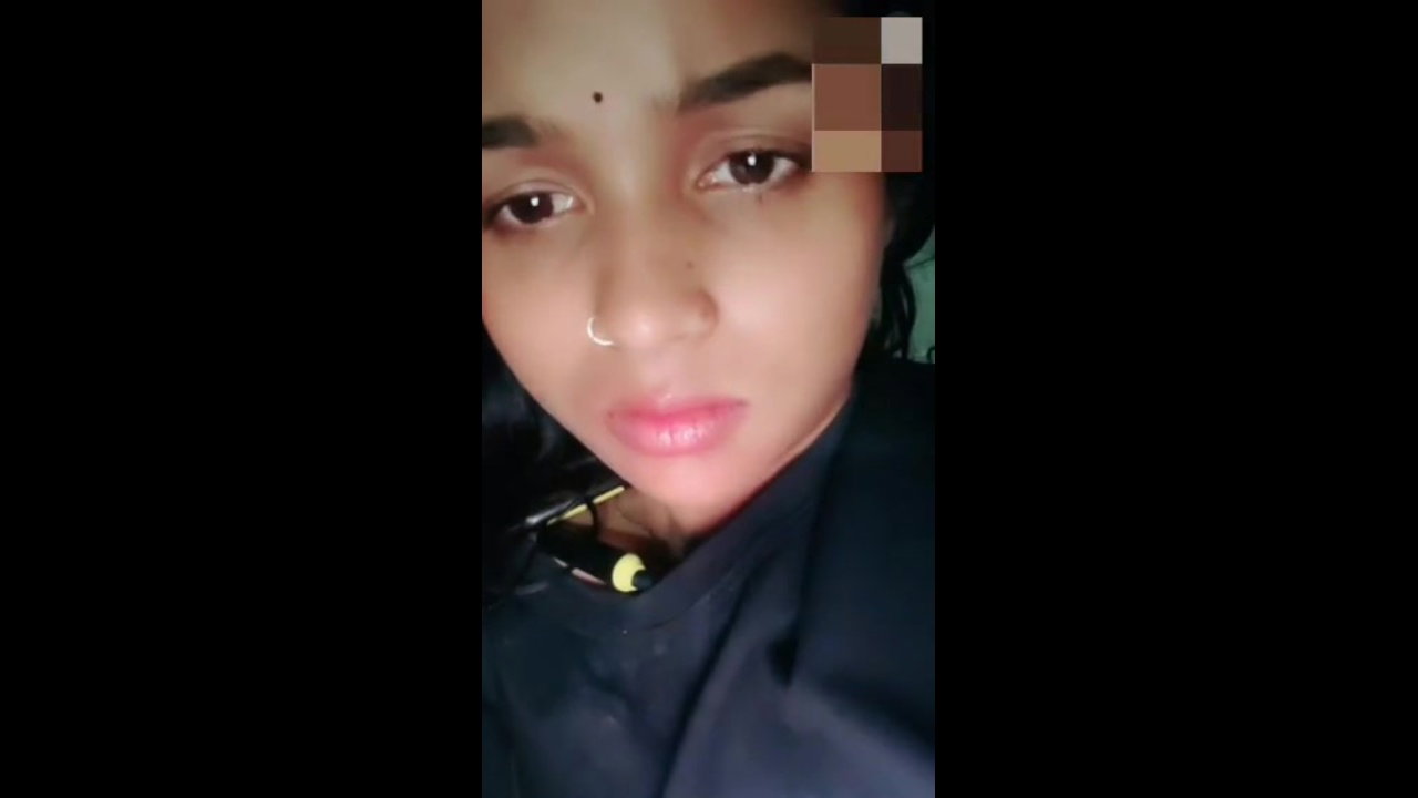 Gorgeous Indian Girl Showing On Video Call