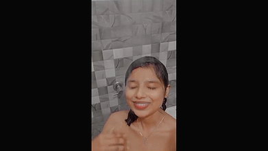 cute girlfriend nude bath selfie viral video