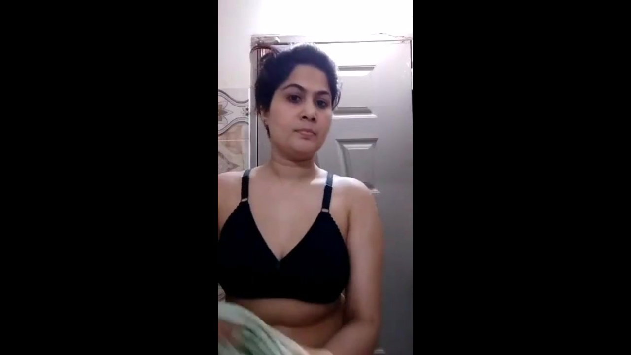 Bangladeshi unmarried girl boobs show viral video