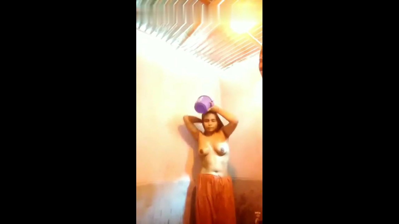 unmarried desi bhabhi viral nude bath video