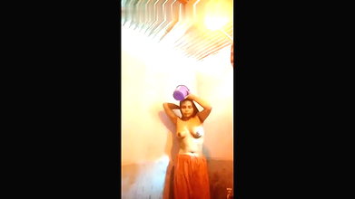 unmarried desi bhabhi viral nude bath video