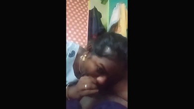 Desi randi sucking dick of her client viral MMS