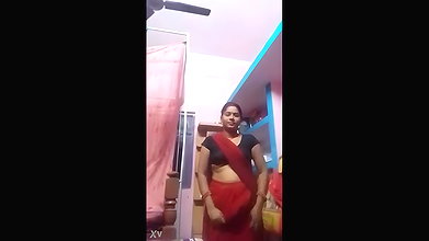 Desi Village Bhabhi Lifting Saree Pussy Show