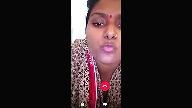 Indian Dehati Bhabhi pussy show on selfie