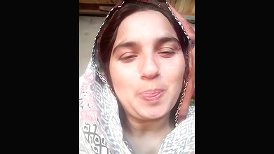 Paki Pashto bhabhi seducing with big boobs