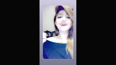 Pakistani girl pussy rubbing in car