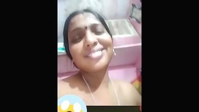 Bihari housewife dildoing pussy with a chapati roller