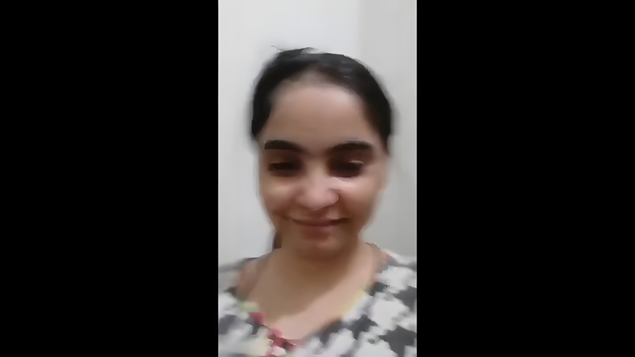 Cute desi girl showing her cute tits