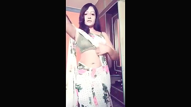 Beautiful Indian Bhabhi showing her big boobs