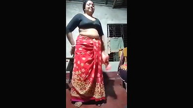 chubby Bengali housewife nude pussy fingering show