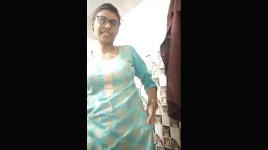 Punjabi girl showing her naked pussy on cam