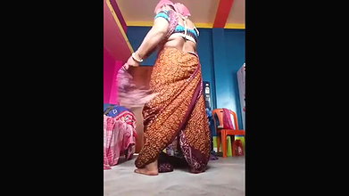 Bengali Boudi Saree Wearing And Ass Show