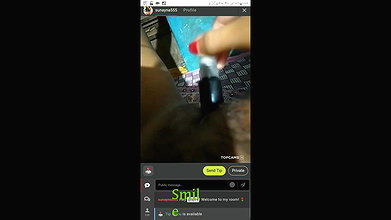 Stripchat girl putting bottle I pussy
