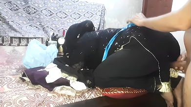 Desi Indian Aunty ko young Tailor ne choda Hot desi girl sex video