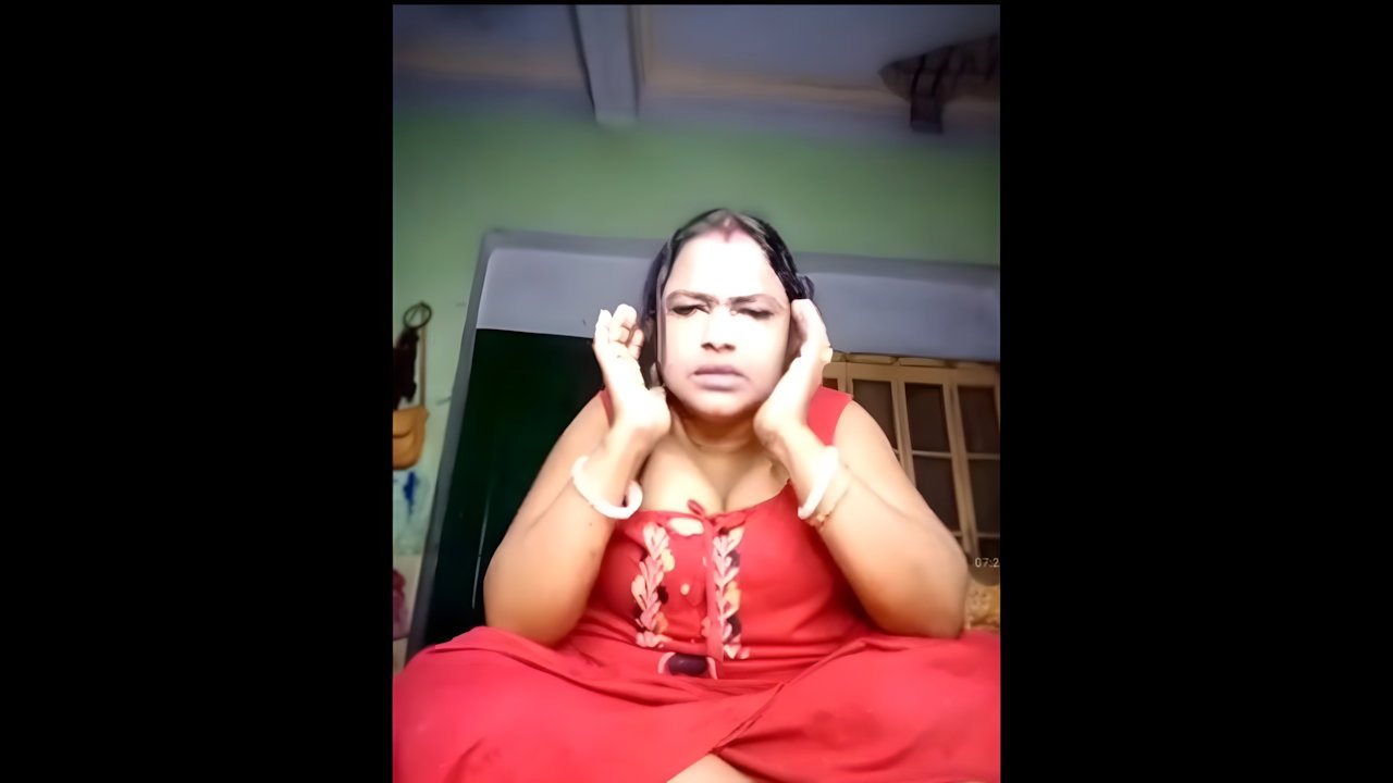 Desi randi Aunty boobs massage