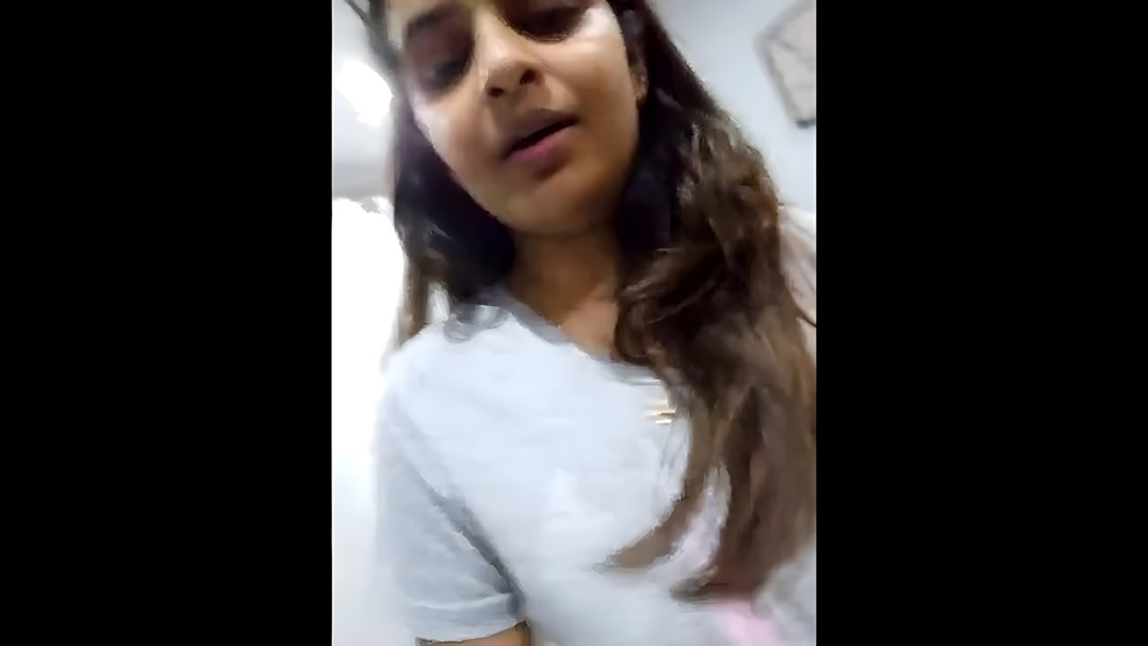 Indian girl showing nude body and dance
