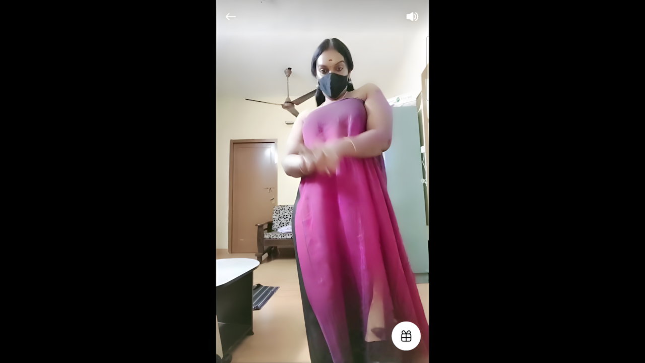 Tamil aunty dancr