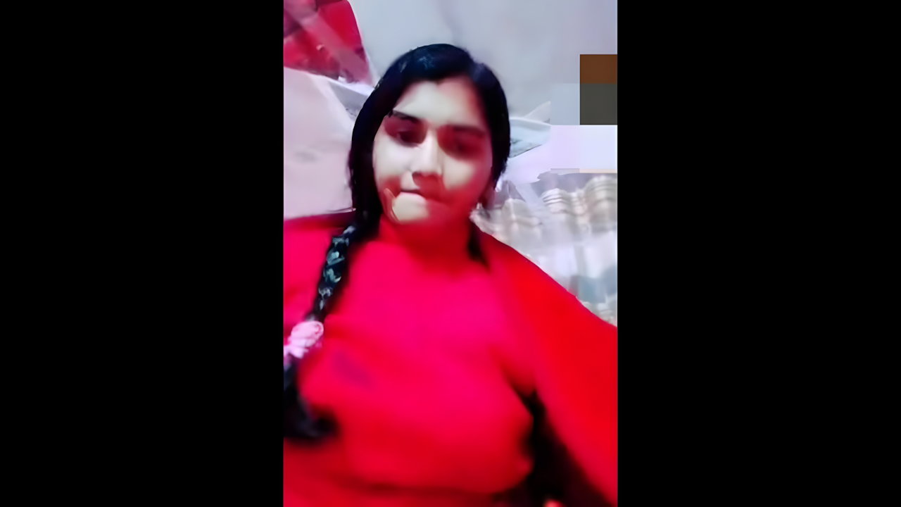 Indian girl showing boobs pussy in VC