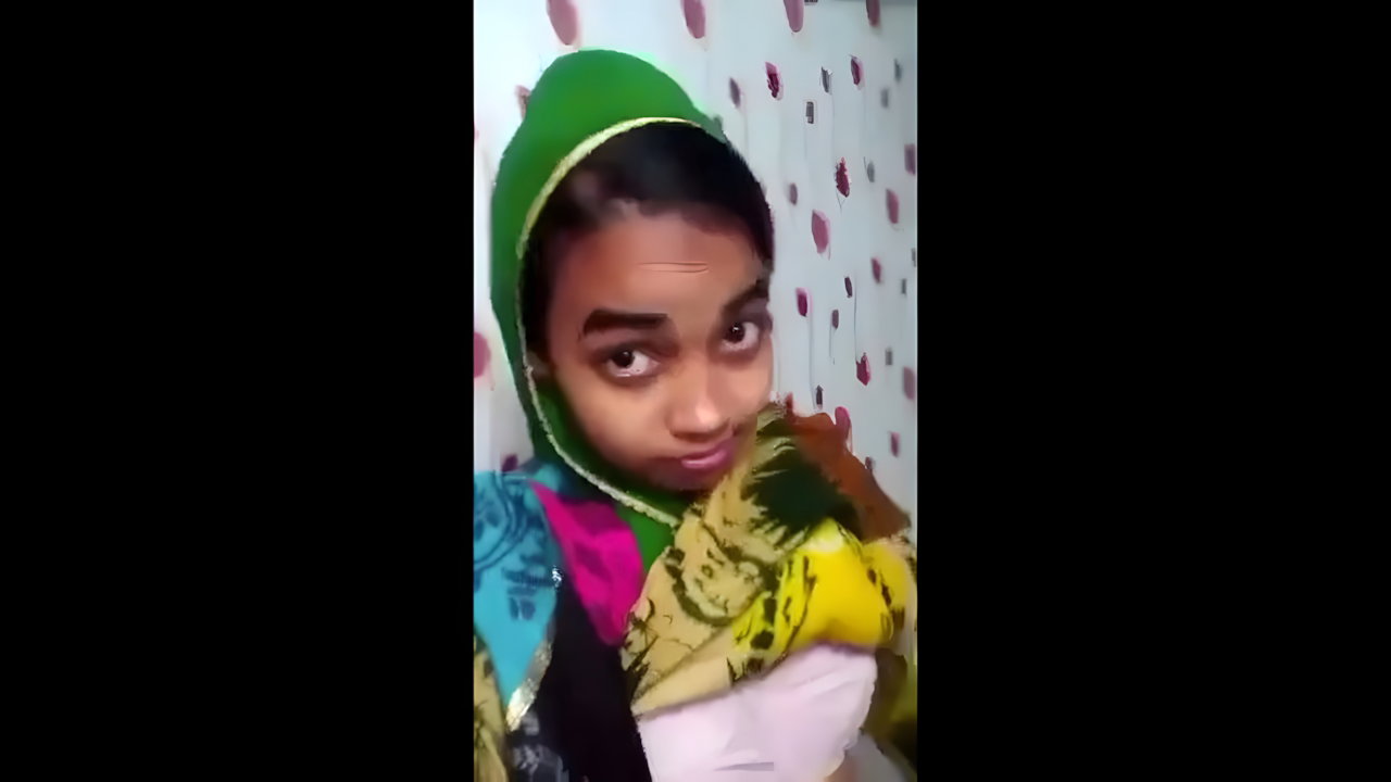 slim girl nude show
