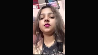Hot girl showing her sexy pussy and fatty body