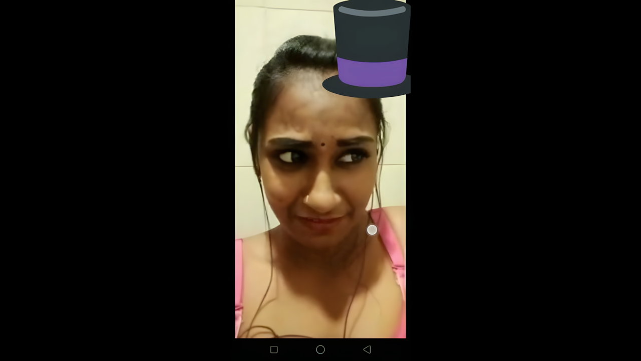 Bhabhi showing her pussy in Videocall