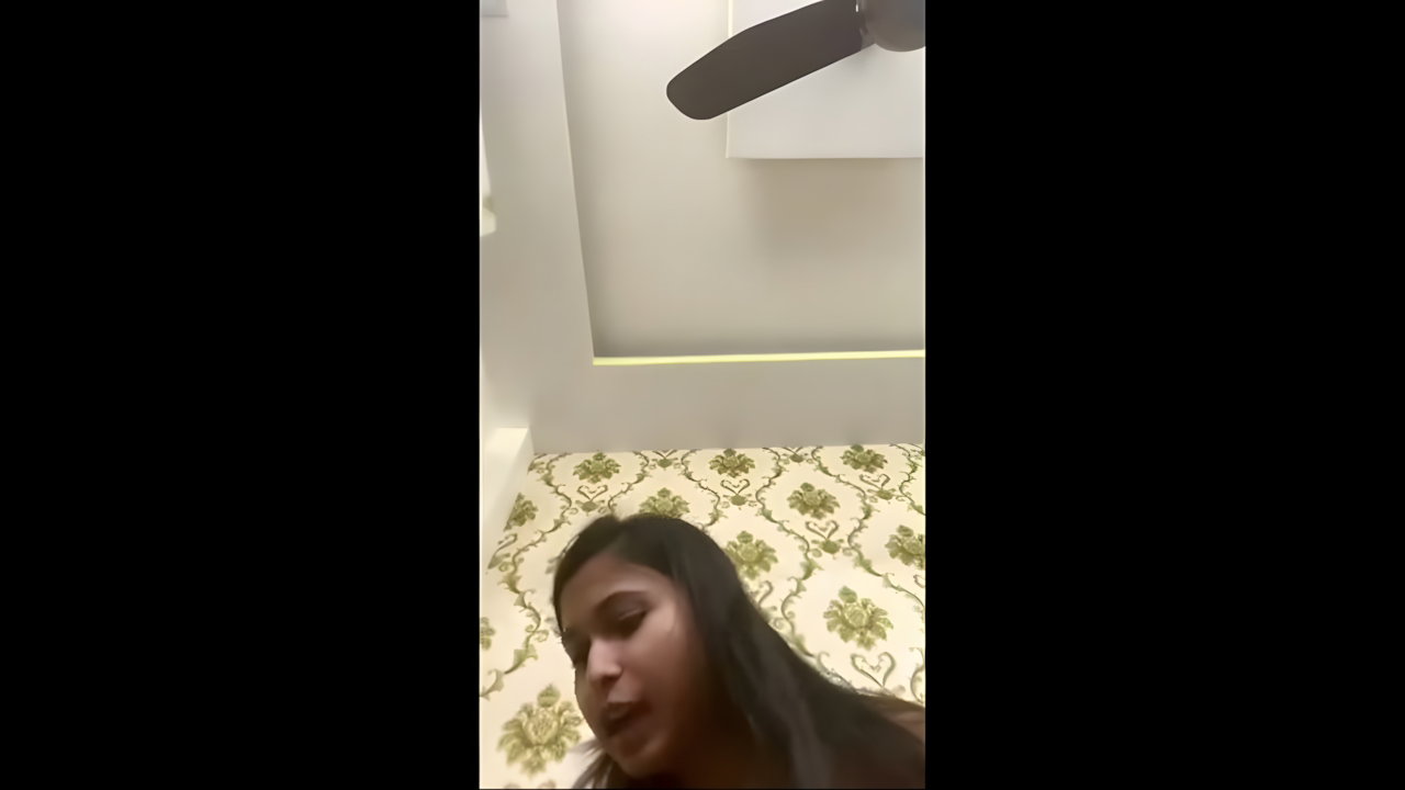 Girl taking live and show her boobs
