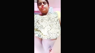 Desi girl fingering hard moan