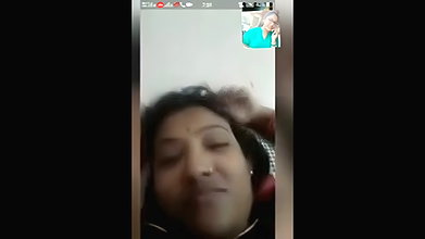 Kolkata bhabhi Fingering her pussy in vc