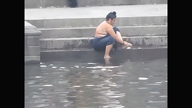 Kriti aunty outdoor bathing